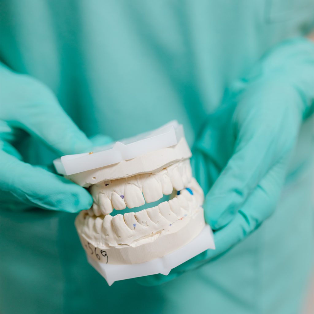 "Ortodontska terapija fiksnim aparatom."