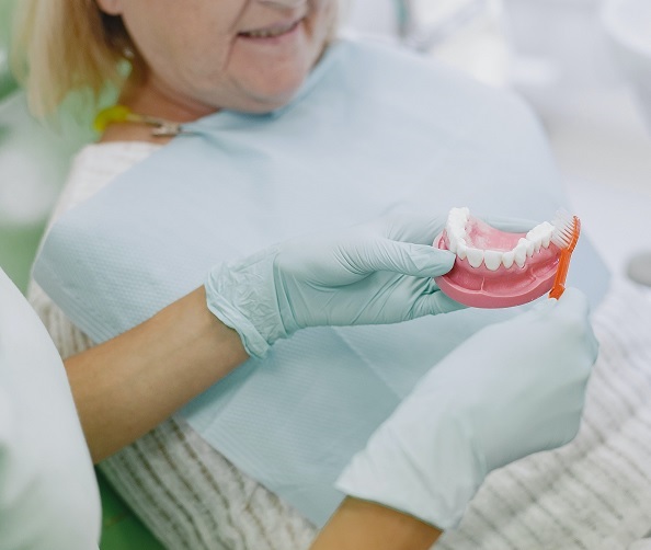 15 saveta za pravilno održavanje zubne proteze